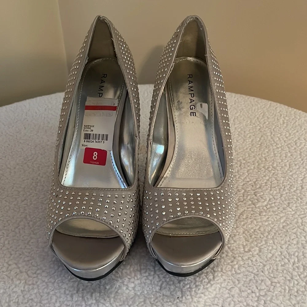 BNWT Rampage Women's Sparkling Silver High Heel Shoes Size 8M - Picture 3 of 4